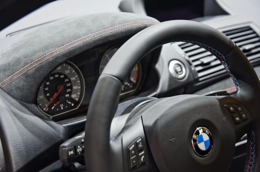  BMW 1-Series M Coupe 2012 года  (фото 17 из 39)
